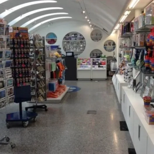 interior de tienda del hemisferic