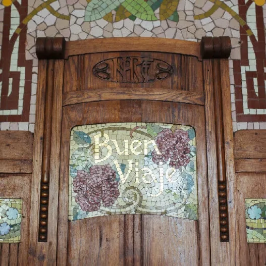 Discovering Valencia through its signs