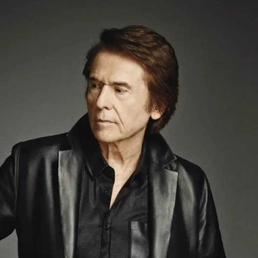 Raphael y su banda llenan el Roig Arena 