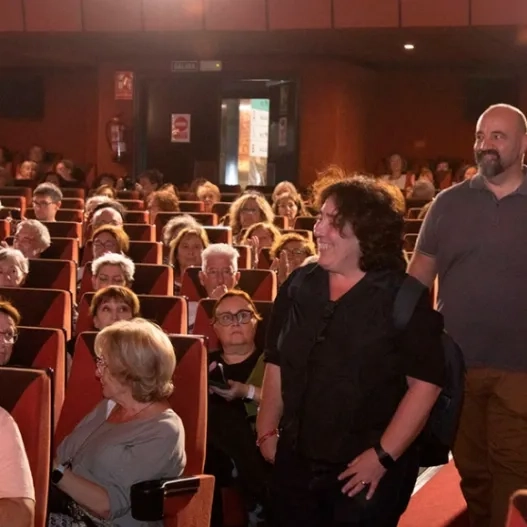 Sala del cine lys con gente