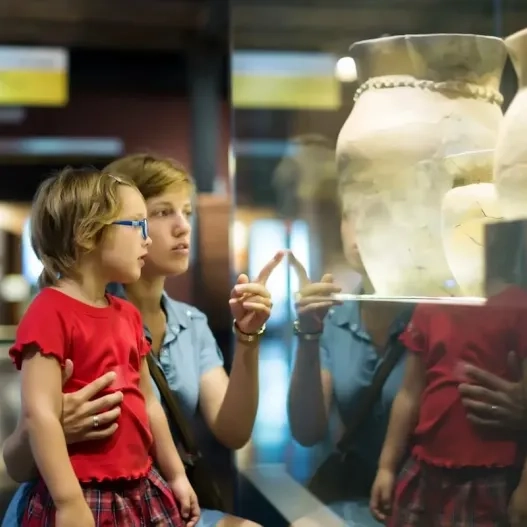 Celebra el Día de los Abuelos en el Museo Iluziona