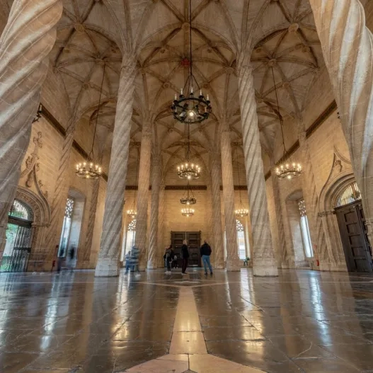 Vista interior de la Lonja de la Seda