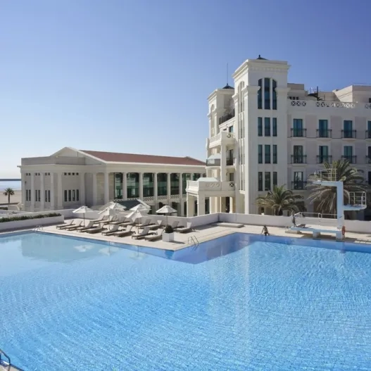 hotel las arenas