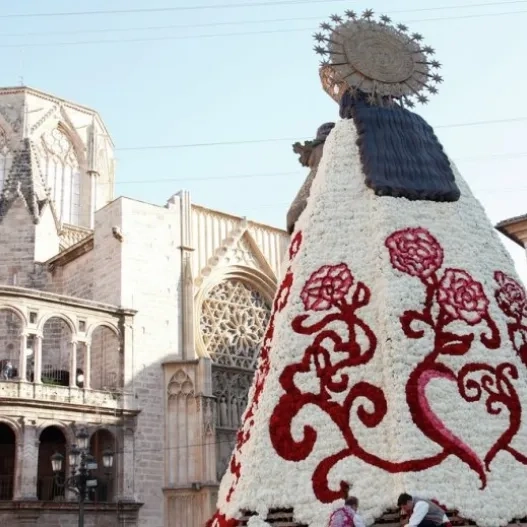 plaza de la virgen ofrenda de fallas