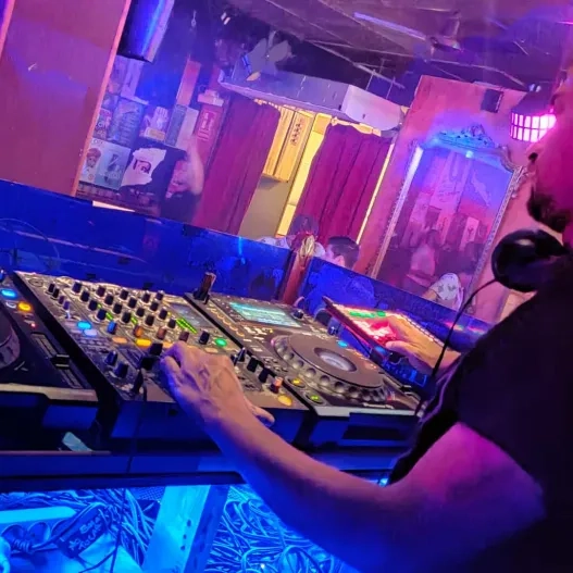 Sesiones de DJ gratis las noches de verano en Radio City