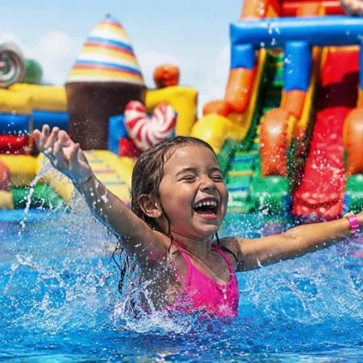 Vive un verano refrescante en el parque acuático WOW de València