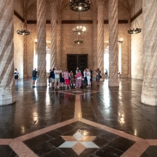 Vista del salón columnario de la Lonja