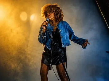 «Simply The Best» rinde homenaje a Tina Turner en Roig Arena