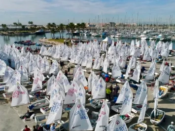 Imagen de todos los navíos en la regata OptiOrange