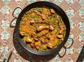 Aprende a cocinar paella en València