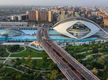 Vive la Maratón de València desde el Palau de Les Arts