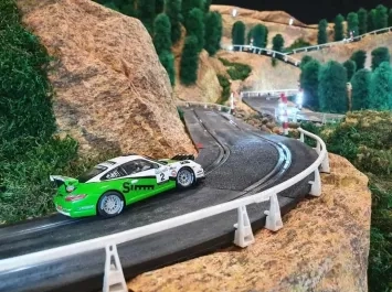 Exposición y circuito «60 Años de Scalextric» en València