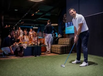Prueba el golf urbano en Five Iron Golf València