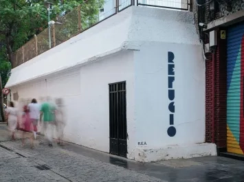 refugio antiaéreo calle alta exterior