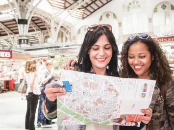 Pareja con la Valencia Tourist Card