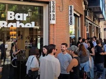 Vuelve el combo peli y vermut de fin de semana a Cines Babel