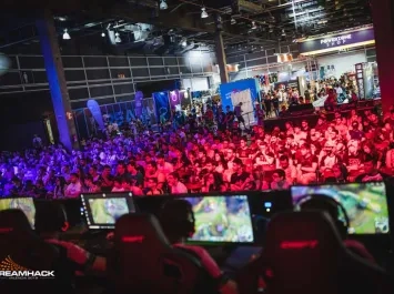 espectadores y participantes de Dreamhack valencia