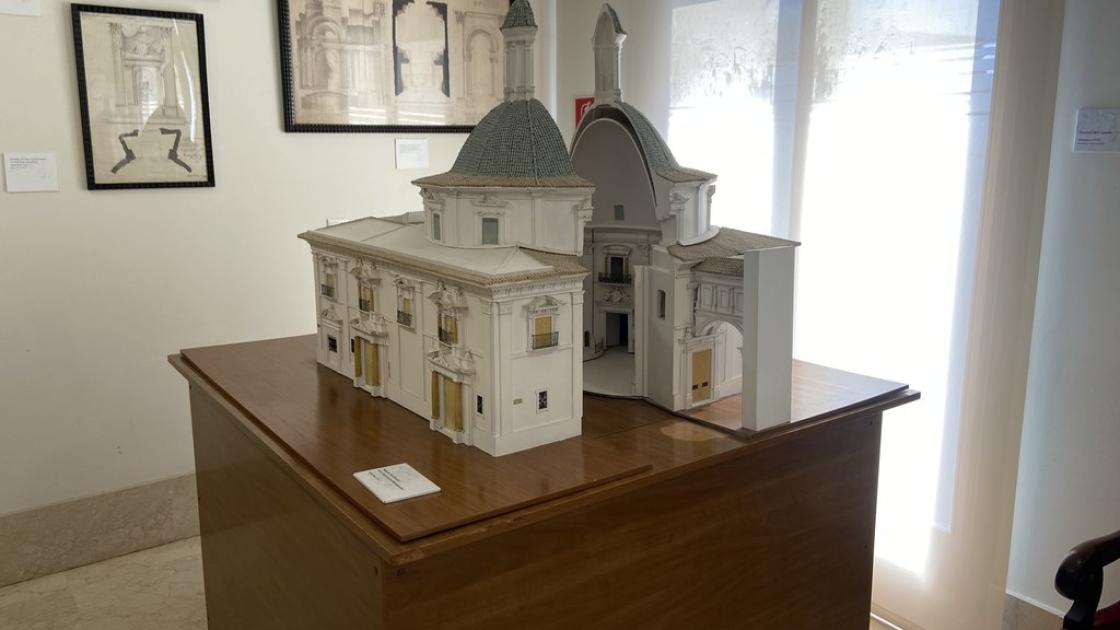 Reproduction piece of the museum to be examined by touch.