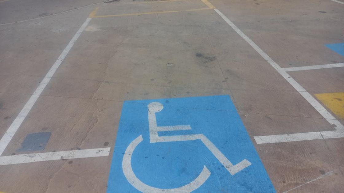 Zona de aparcamiento para PMR.