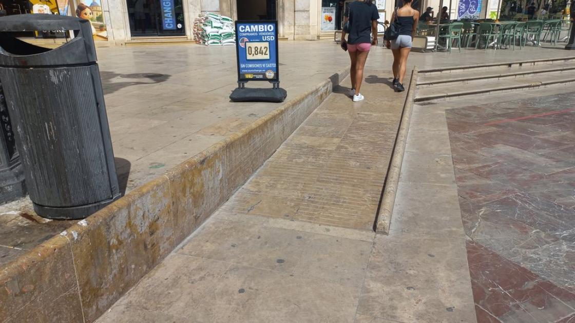 Solucions tècniques per a un recorregut accessible en els canvis de cota.
