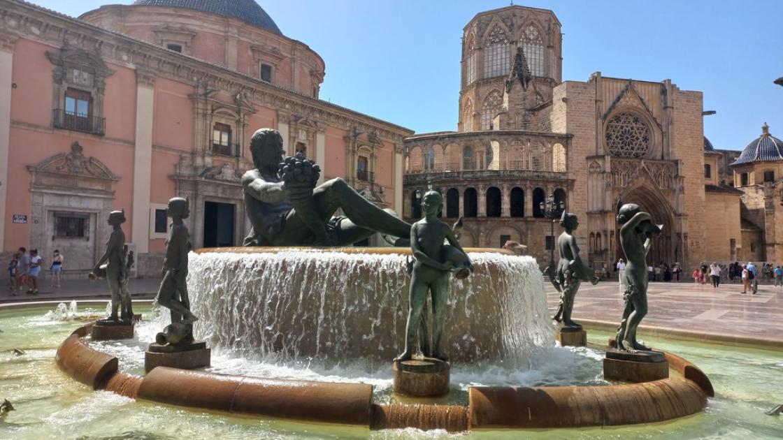 Fita monumental com a referència per a la identificació de l'espai.