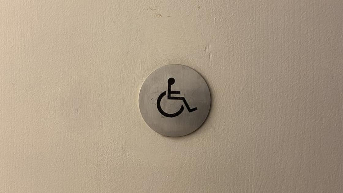 Senyalització banys adaptats comuns.