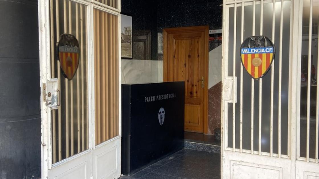 Puertas de acceso al inicio del tour.