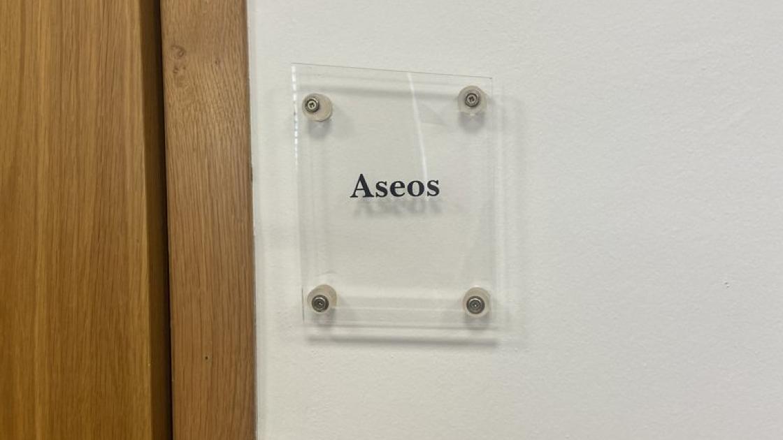 Senyalització banys comuns.