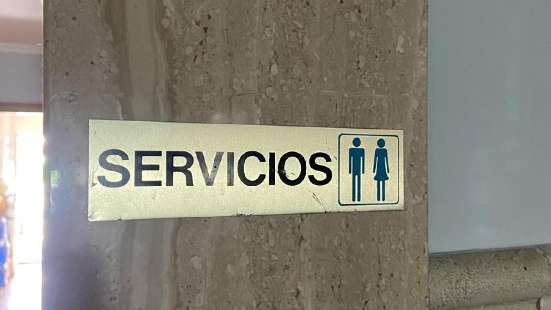 Senyalització banys comuns.