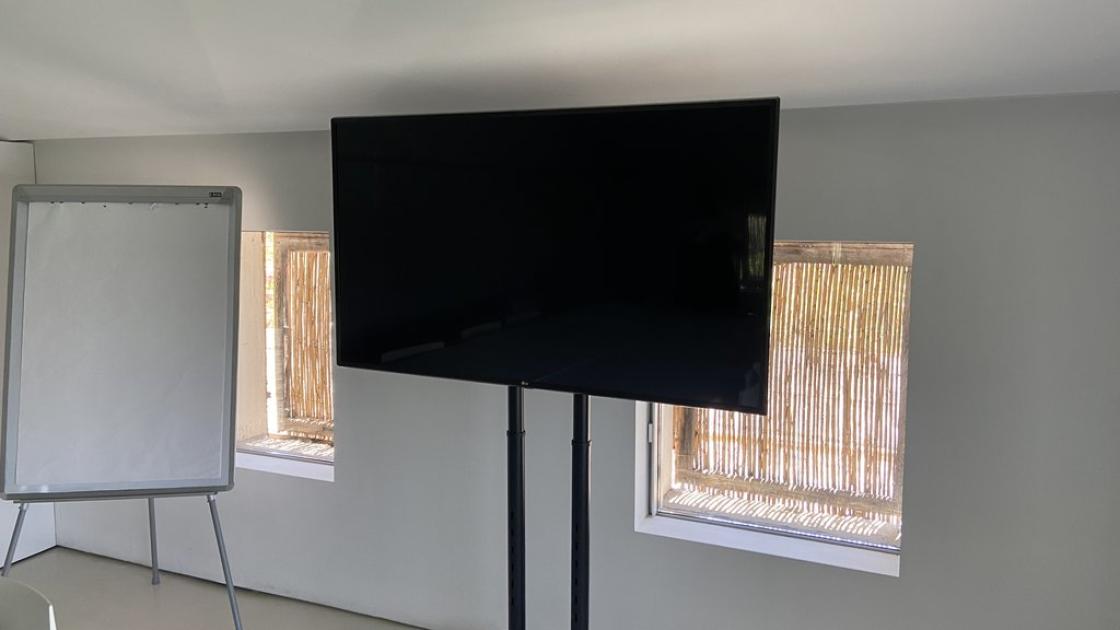 Digital screen available to customers.