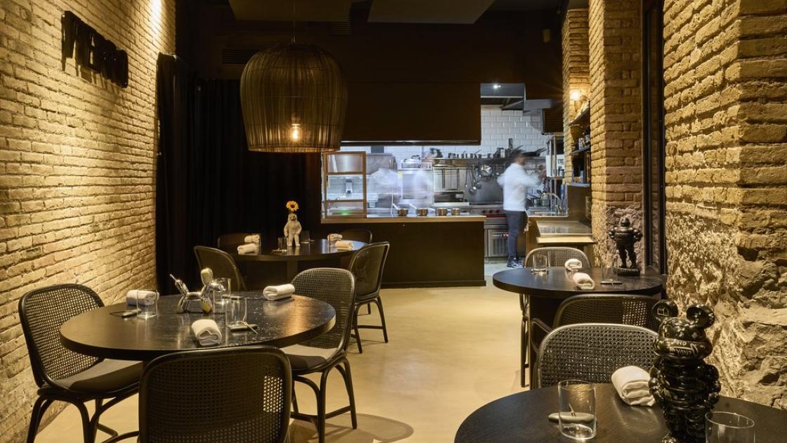 Accessible dining room, accessible tables with suitable height and properly lit.