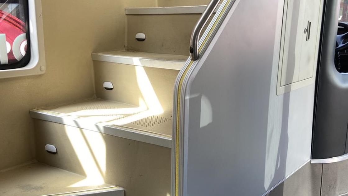 Interior staircase with support handrail and tactile and illuminable steps.