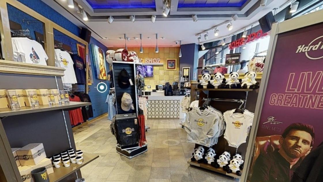 Espacio de tienda accesible y correctamente iluminado.