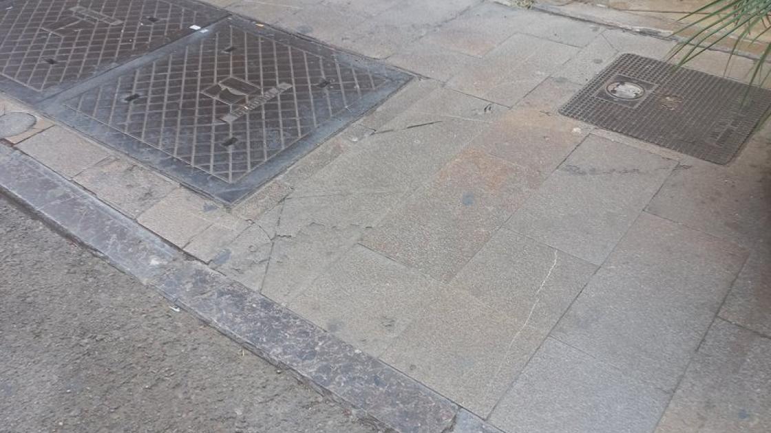 Sidewalk with ramps near the establishment.