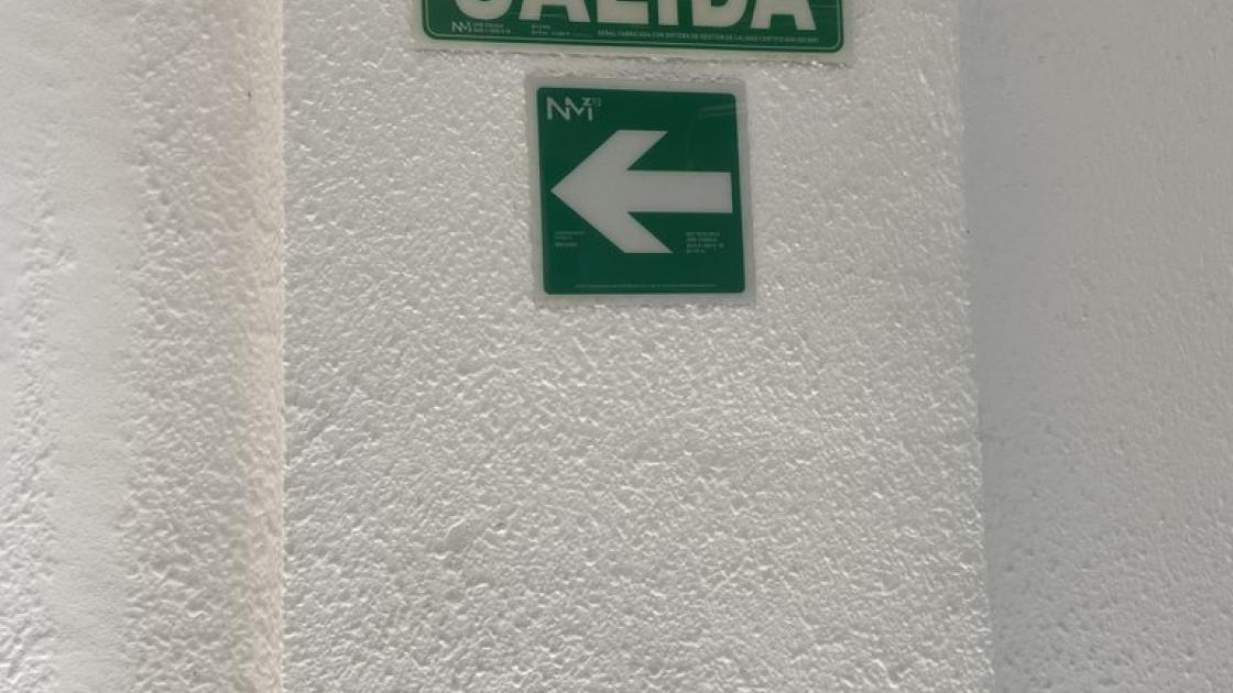 Senyalització sortida de l'establiment.