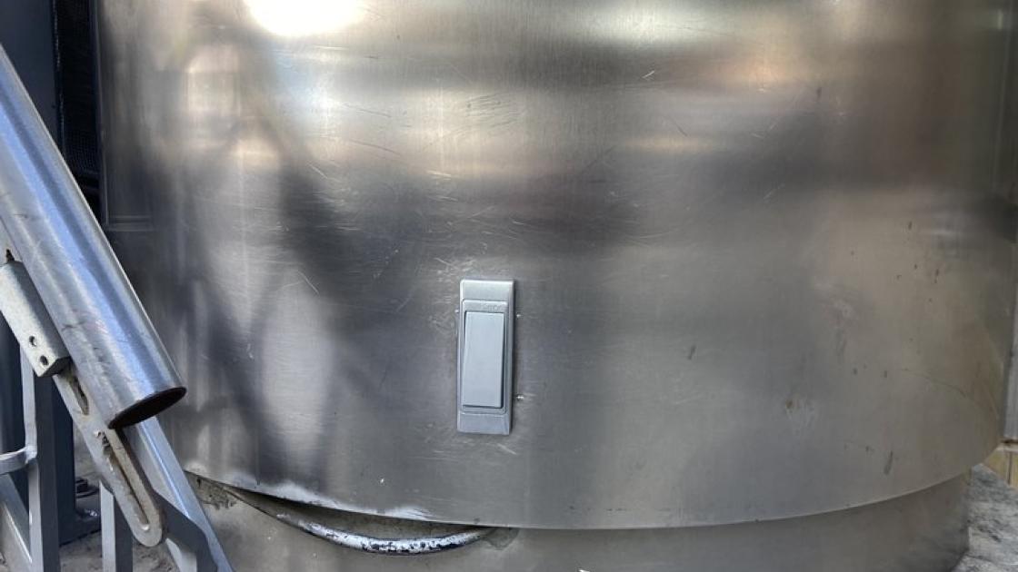Timbre de aviso del montacargas adaptado para el acceso al establecimiento.