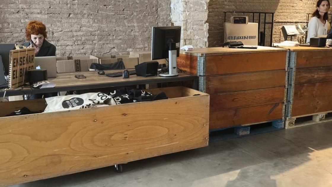 Mostrador de recepción con doble altura