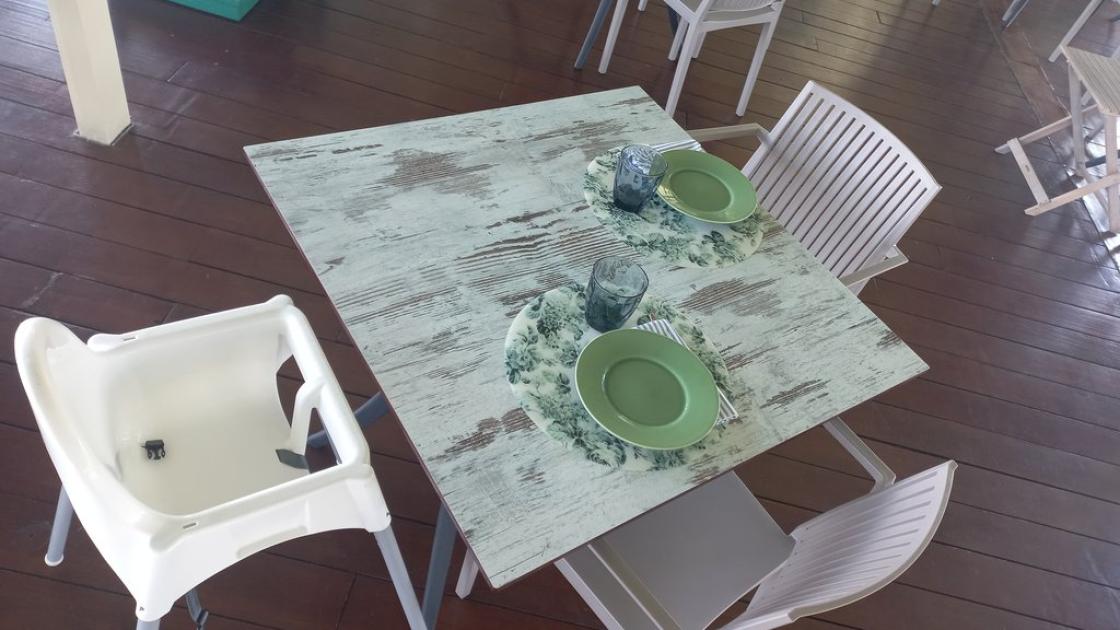 Equipamiento ergonómico en todo el salón.