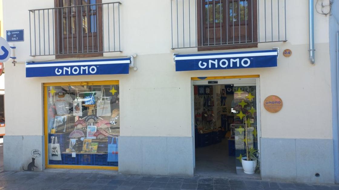 Establishment well identified by sign and number.