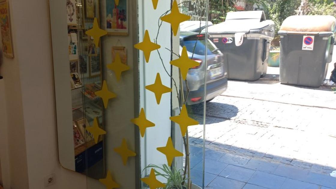 Automatic door with vinyls for glass identification.