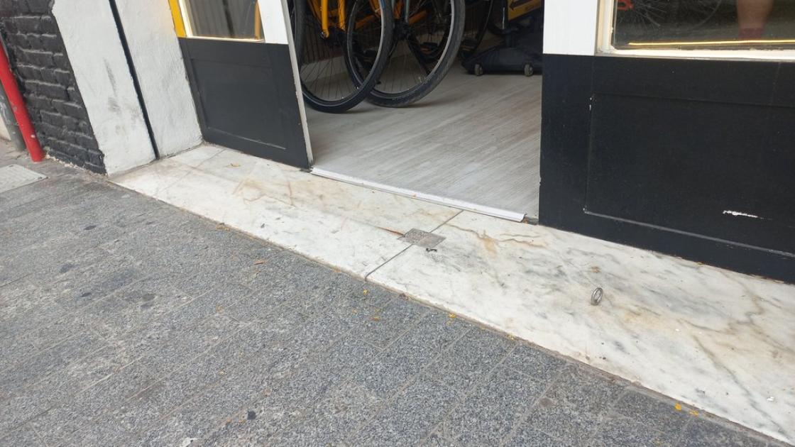 Access without slopes or obstacles.