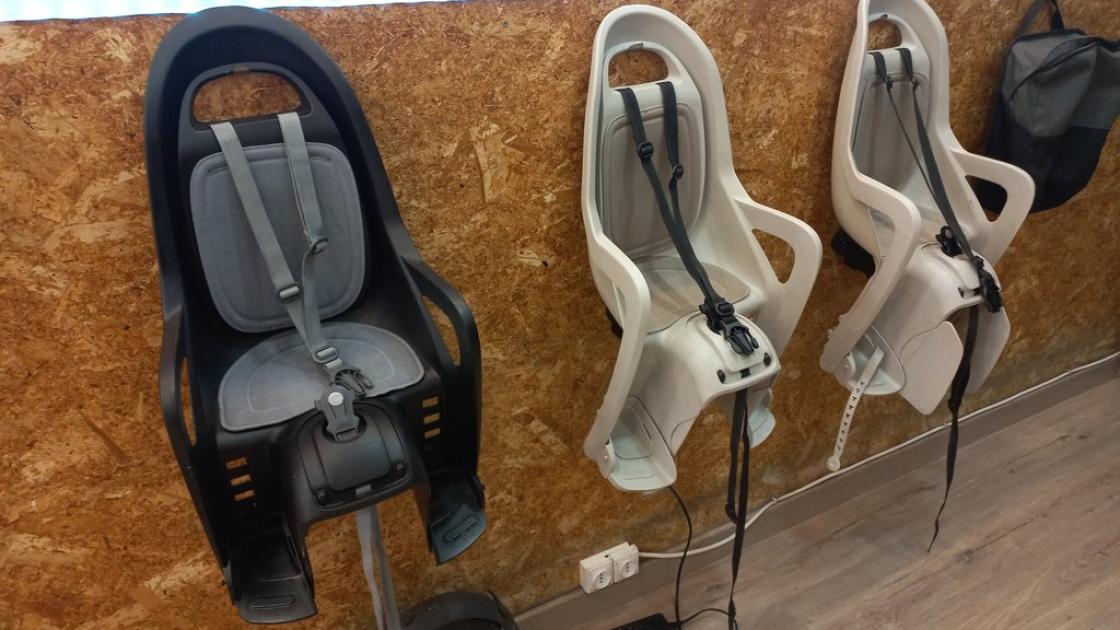 Disponibilidad de silletas para bebés.