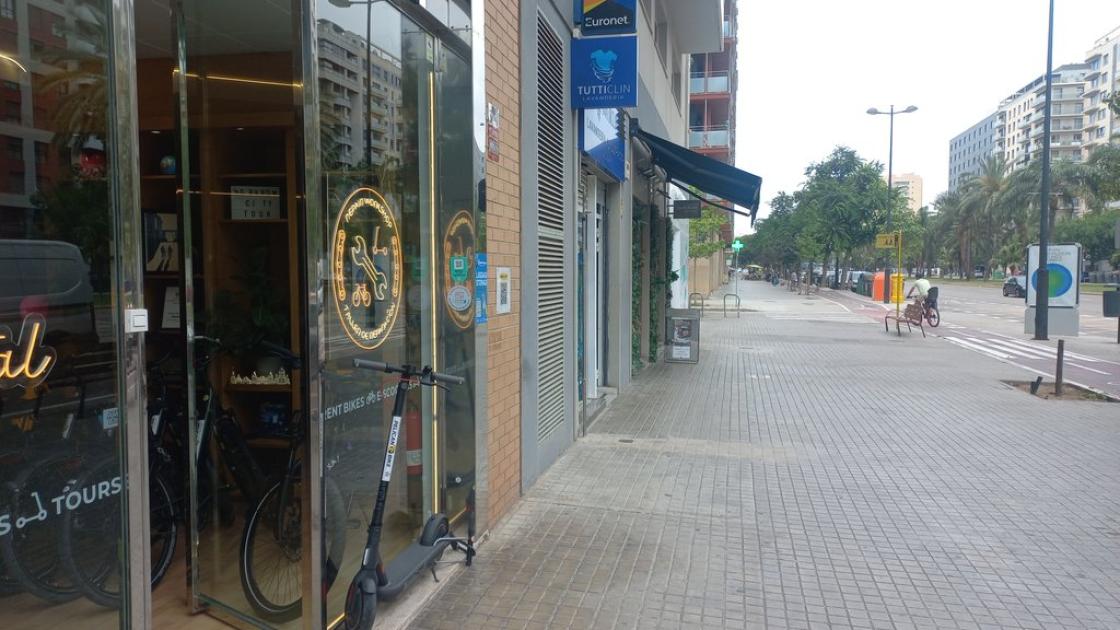 Itinerario de aproximación accesible.