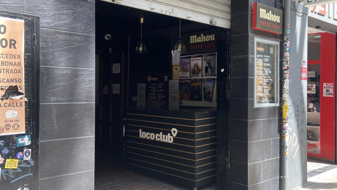 Main access to the flat establishment.