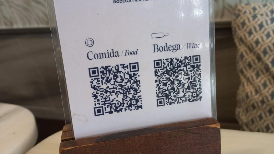 Sistema QR para acceder a la carta a través de dispositivos tecnológicos.
