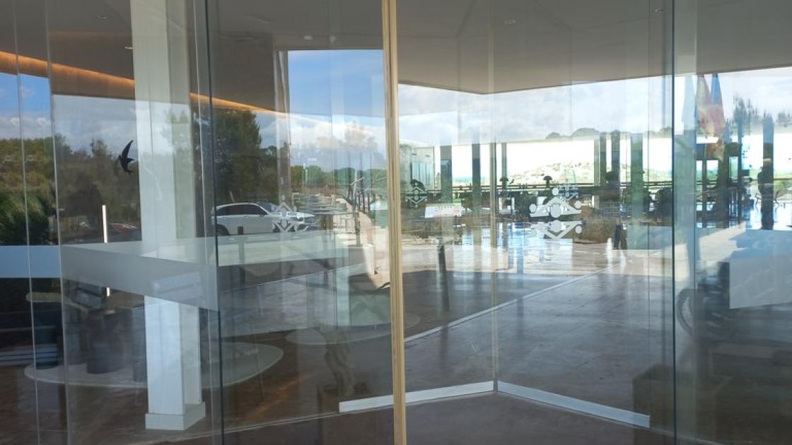 Puertas de acceso automáticas.