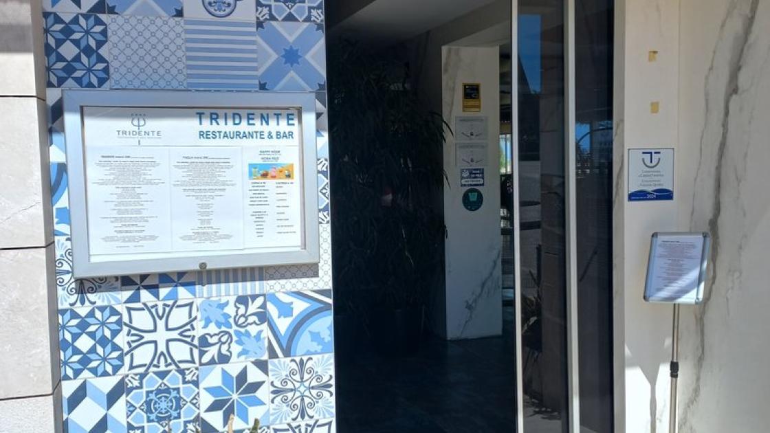 Acceso a restaurante a cota cero desde la calle.