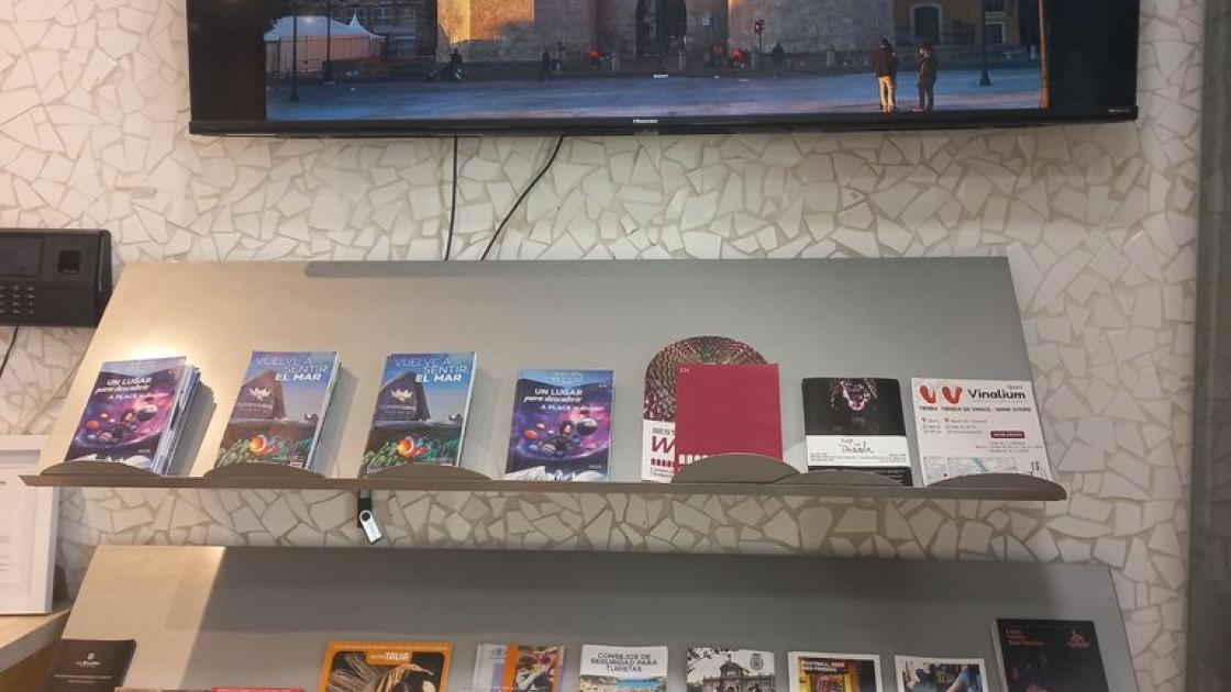 Availability of tourist information through printed material and digital screen.