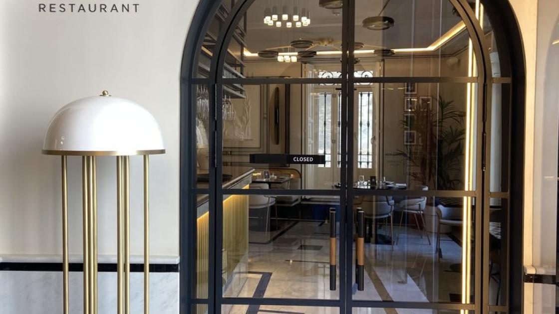 Main entrance to the restaurant, inside the Hotel Palacio Vallier.