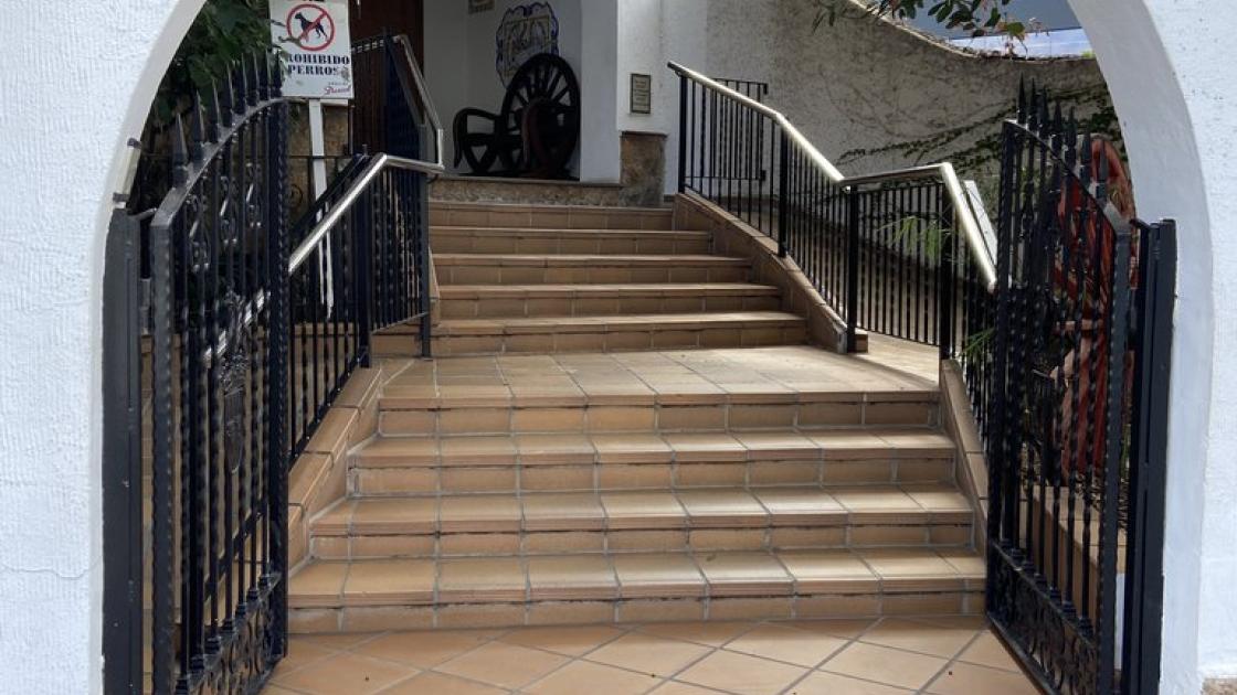 Acceso principal al establecimiento.